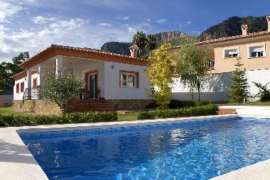 LA CASA DESDE LA PISCINA
