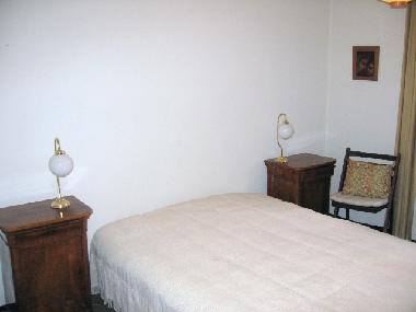 Cuarto con cama grande