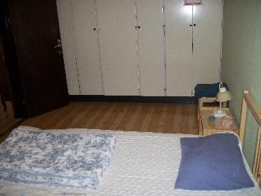 dormitorio matrimonial y armario grande