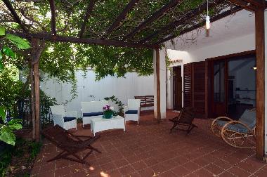 Macari Villa con jard�n
