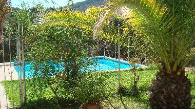 Piscina con ducha exterior