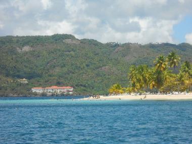 Vista a la casa desde el Cayo Levantado