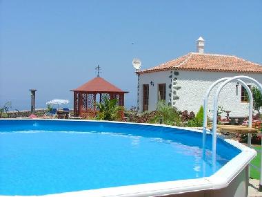 vistas picina y jardin