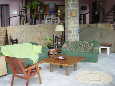 El Estar 1, junto del mar.