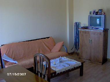 Sal�n-cocina con sofa cama 120 cm.