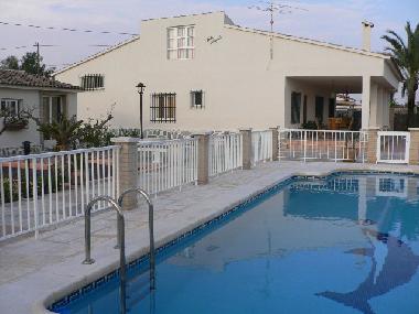 EXTERIOR Y PISCINA