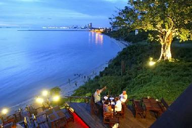 Restaurante con vista de mar fant�stica al lado de la residencia