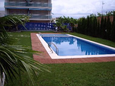 PISCINA Y JARDIN