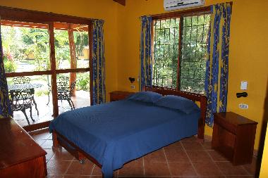 uno de los 3 dormitorios de la suite equipada