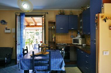 Living room - Kitchen/Dining room (opposite view)