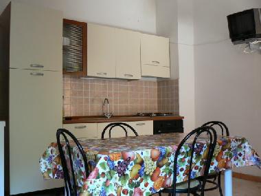 ESTANCIA CON COCINA AMERICANA