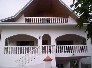 Vista de frente / con terraza con vistas al mar 