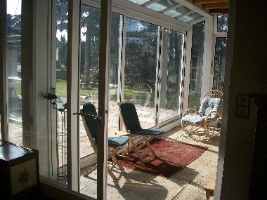 descanso en las mecedoras en el inviernadero