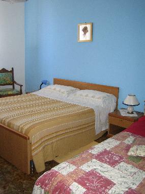 UNA DELLE STANZE DA LETTO