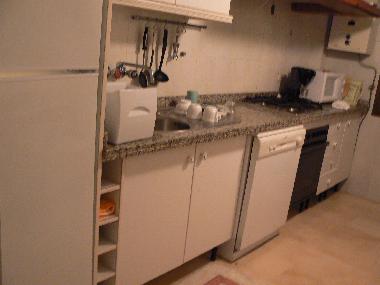 COCINA BIEN EQUIPADA