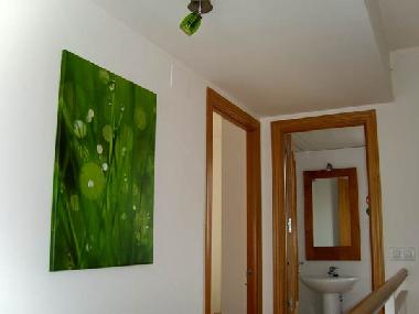 DISTRIBUIDOR DE DORMITORIOS CON BA�O AL FONDO