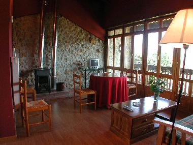 SAL�N CON CHIMENEA Y BALC�N-MIRADOR