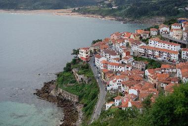 pueblo de Lastres ( 5 km)