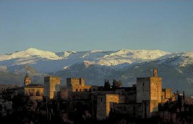 La Alhambra es el ms famoso monumento de Granada y est ubicado a 8min. andando del apartamento.