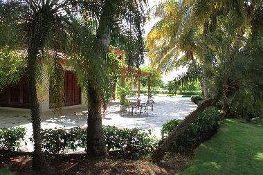 Terraza Sur y piscina propia al fondo