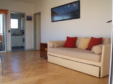 Sofa w/two independent beds
