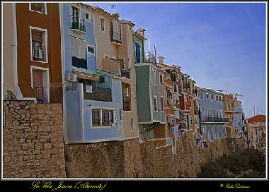 Casas colgantes de colores