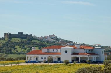 Vista Panoramica sobre el castillo e la poblacion de Terena