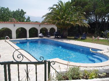 Cama y desayuno en Ortaffa (Pyr�n�es-Orientales)Casa de vacaciones