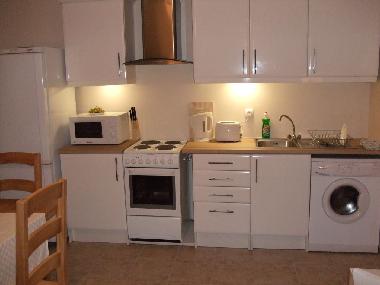 cocina completamente equipada con servicio de lavander�a