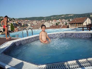 a solo 5 minutos a pie de piscina