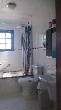 El ba�o est� equipado con ba�era de hidromasaje