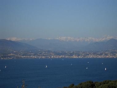 Los Alpes Martimos y la baia de Antibes