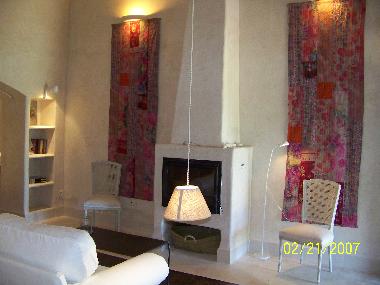 Loft 1 de la Vaqueria - salon con chimenea