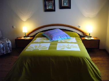 Dormitorio con butaca-cama