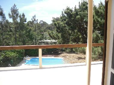 terraza primer piso con vista jardin y pisicna