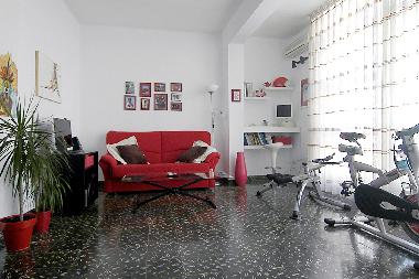 Salon con gimnasio y aire acondicionado