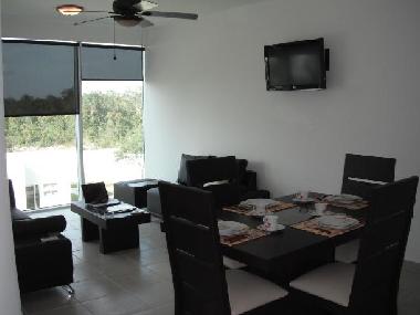 Sala con aire acondicionado y pantalla con TV satelital