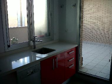 Amplia terraza interior desde la cocina