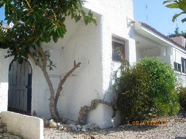 Bungalow vista frontal / Bungalow front view 