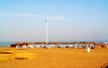 la playa enfrente de la casa