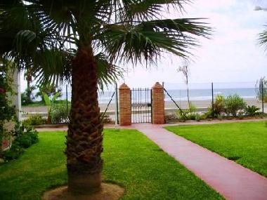 una de varias salidas directas a la playa