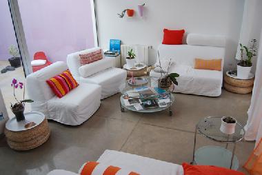 SALN (LIVING ROOM)