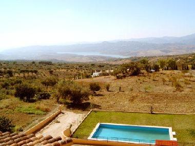vistas al embalse, al mar y a las montaas
