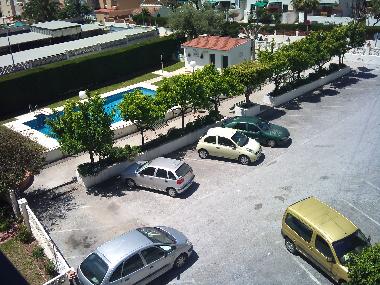 Piscina y parking
