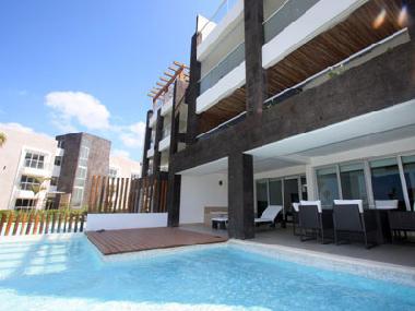 Piscina privada y muelle