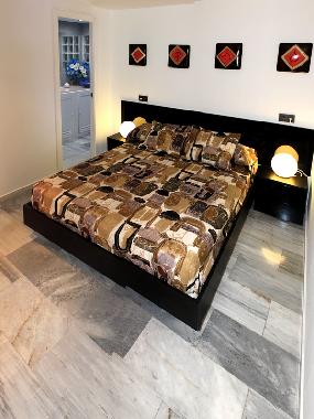 Habitaci�n doble con amplia cama 