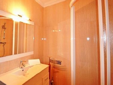 Casa-de-banho com duche