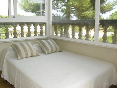 Bedroom up stairs. king sice