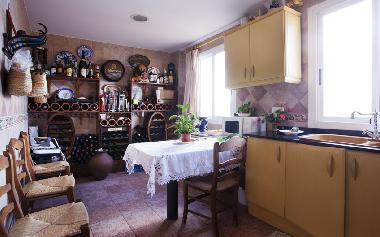 Cocina con bodega de vinos