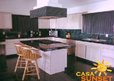 Cocina completamente equipada (utensilios para cocinar,estufa,cafetera,microondas,refigerador)